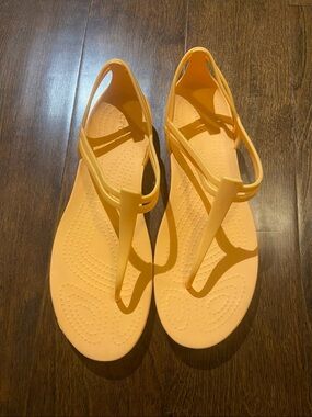 Crocs Isabella T-strap Sandal Women's Size 9 Cantaloupe Orange